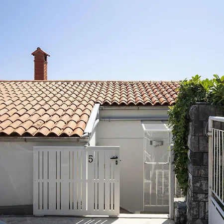 Nika With Sea View And Charming Garden Near Opatija