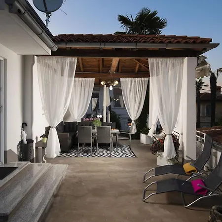 Villa Nika With Sea View And Charming Garden Near Opatija