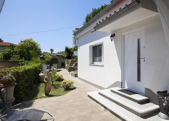Villa Nika With Sea View And Charming Garden Near Opatija Ika