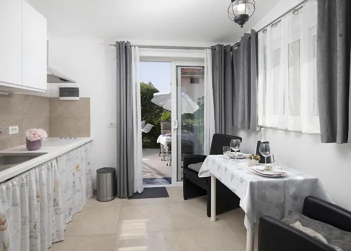 Nika With Sea View And Charming Garden Near Opatija Ika