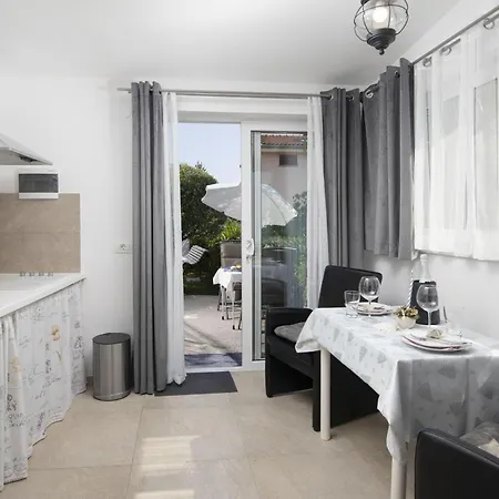 Nika With Sea View And Charming Garden Near Opatija Ika