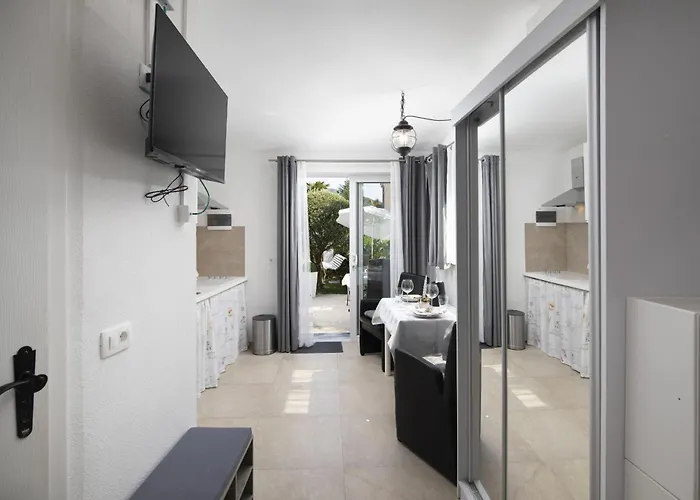 Villa Nika With Sea View And Charming Garden Near Opatija